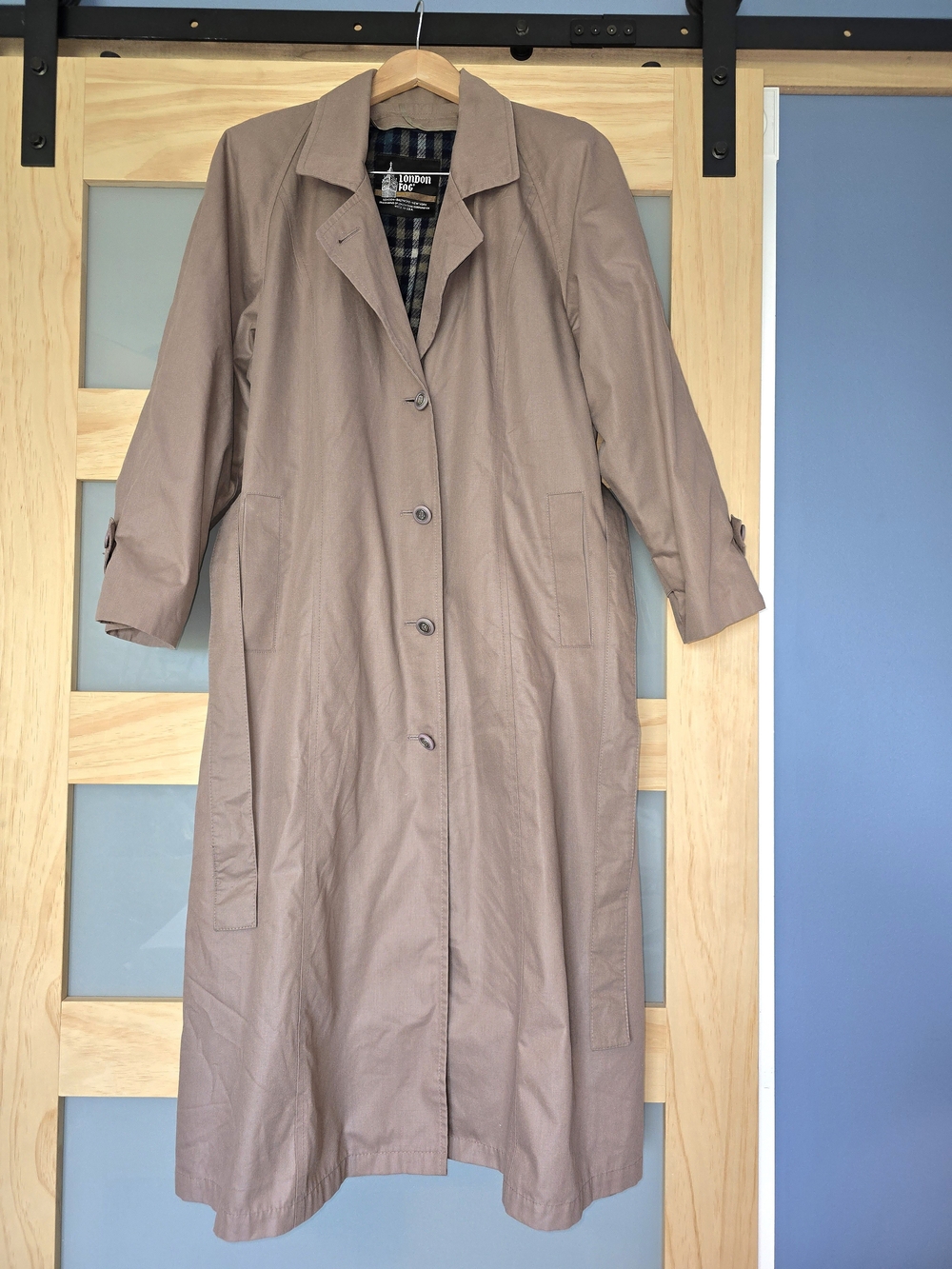 Long Taupe Trench Coat - Classic Belted Design~Liner Zips In And Out~Versatile - Picture 3 of 7